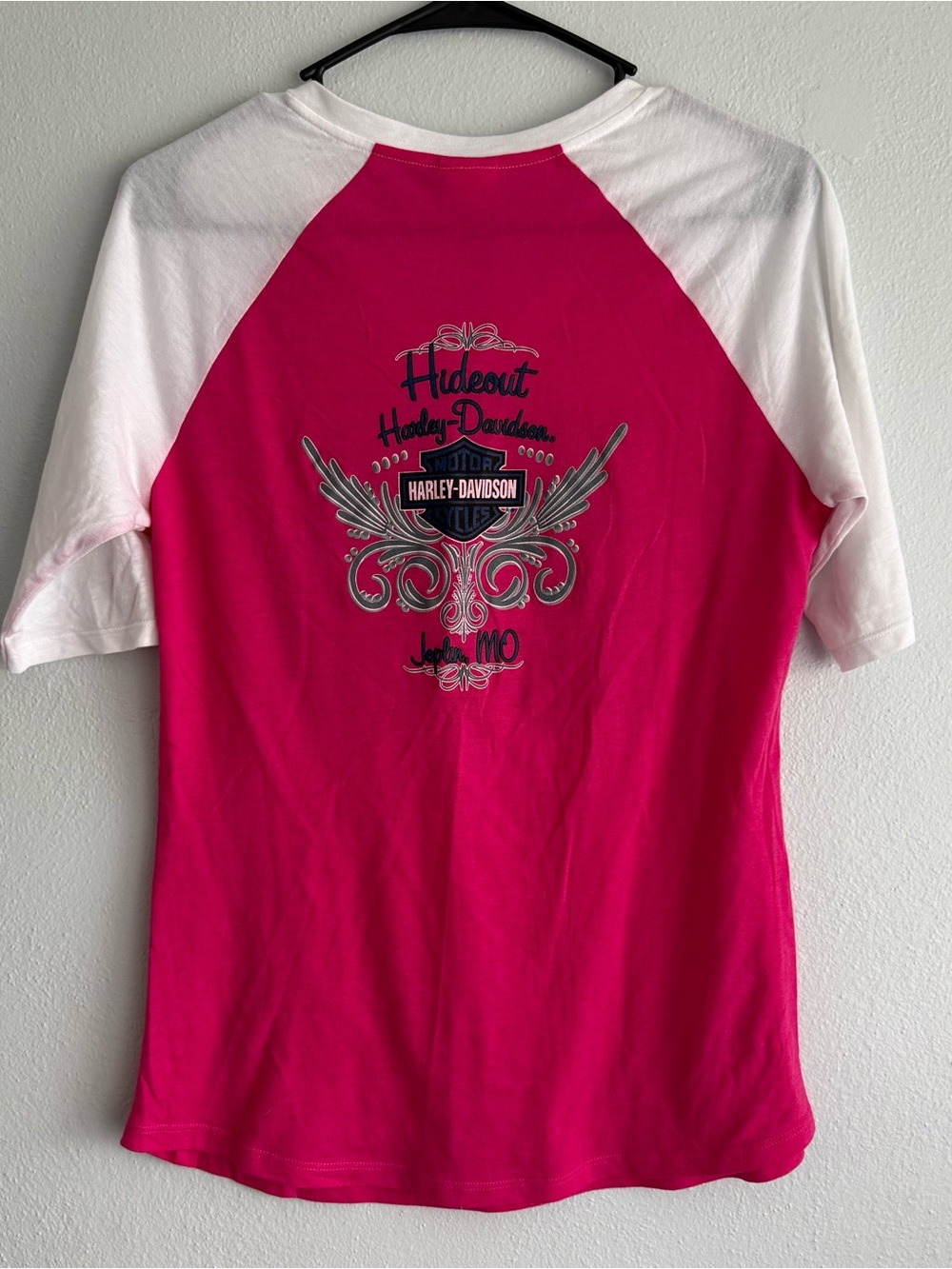 Harley-Davidson Women’s Hot Pink & White V-Neck Raglan Tee - Size Medium - Picture 4 of 4